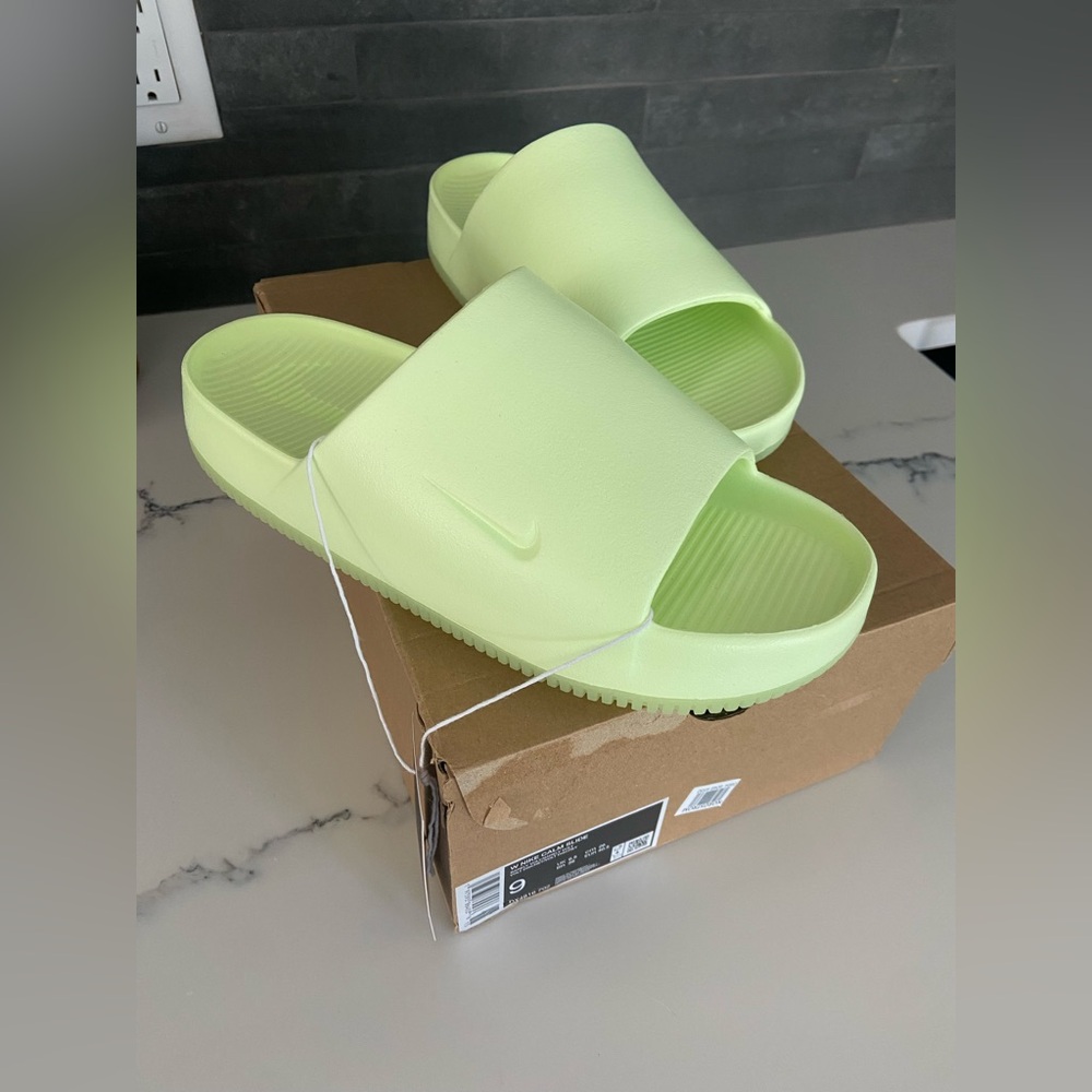 Nike Calm Slides